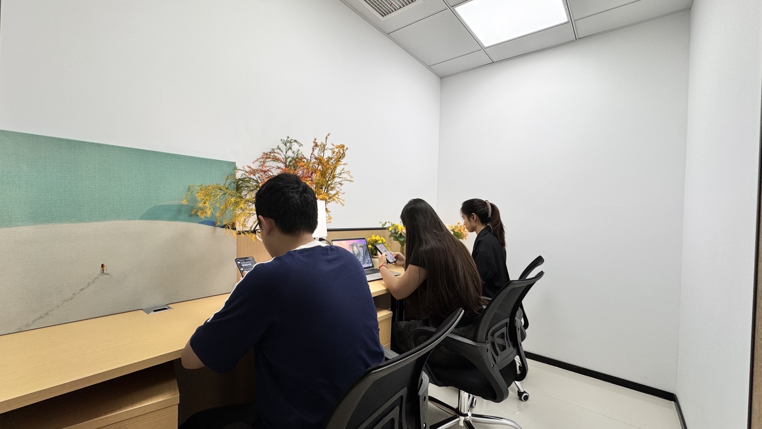 【创富港西海岸大厦 南山1-7人间办公室】深圳办公场地租赁_联合办公租赁