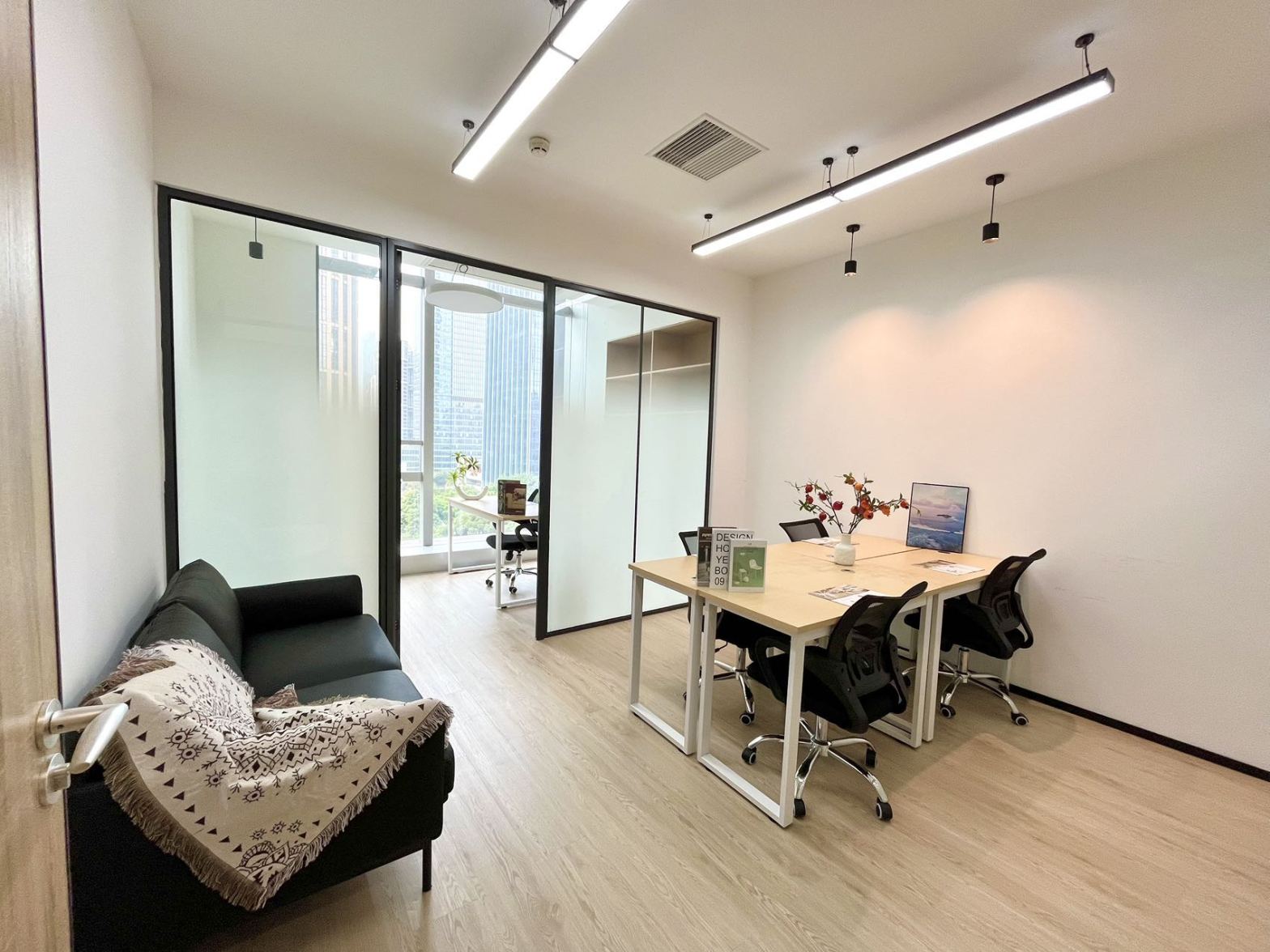 【创富港广州银行大厦1+1套间】广州办公场地租赁_联合办公租赁