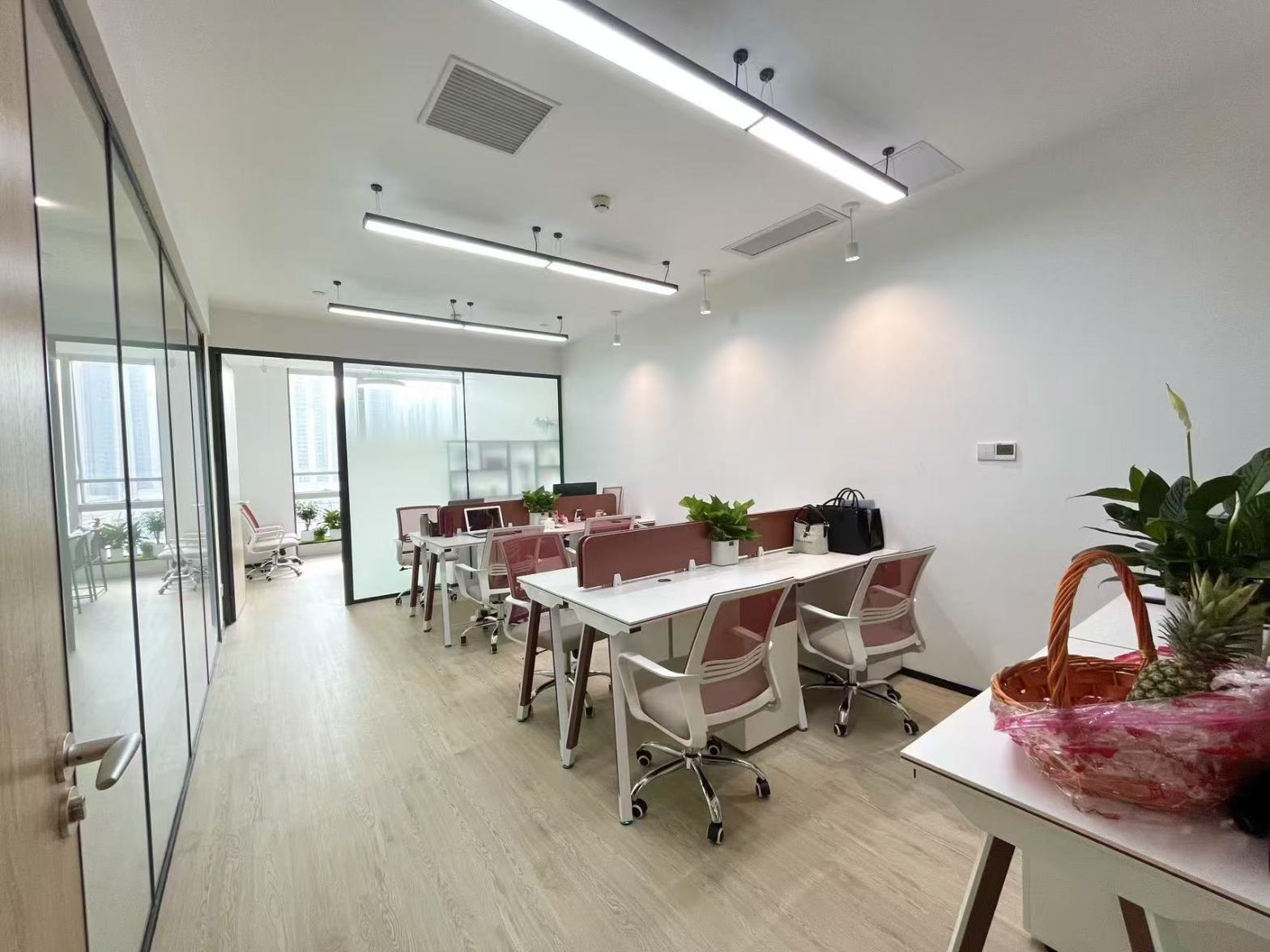 【创富港广州银行大厦1+1套间】广州办公场地租赁_联合办公租赁