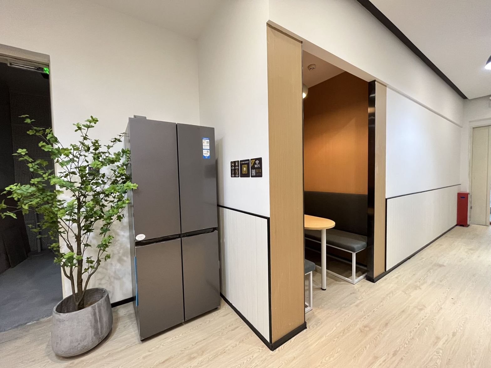 【创富港广州银行大厦1+1套间】广州办公场地租赁_联合办公租赁