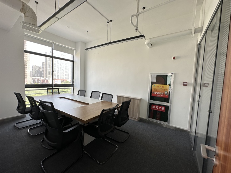 西电孵化器12+人办公室
